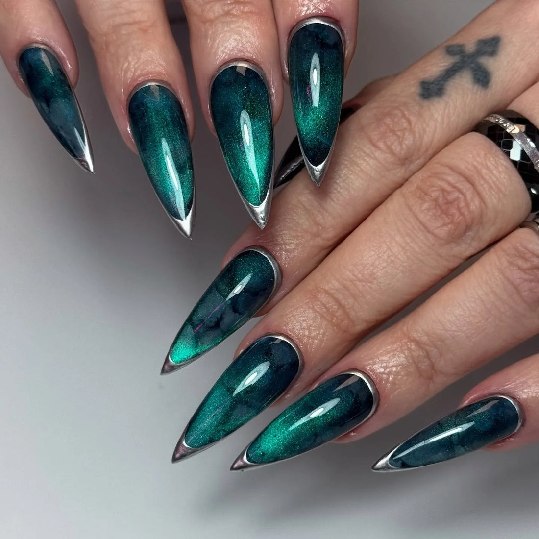 Emerald Glow | Handmade Cat Eye 3D Silver Chrome Edge Press-On Nails