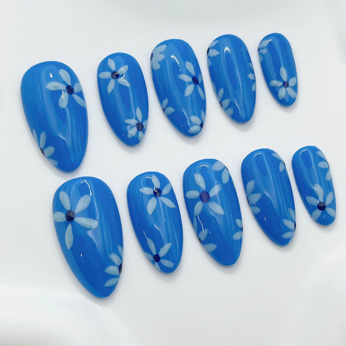 Blue Daisy | Handmade Simple Spring Floral Gel Press-On Nails